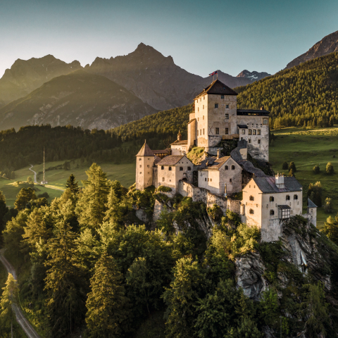 Schloss Tarasp (Foto: © Schweiz Tourismus / Jan Geerk) Schloss Tarasp