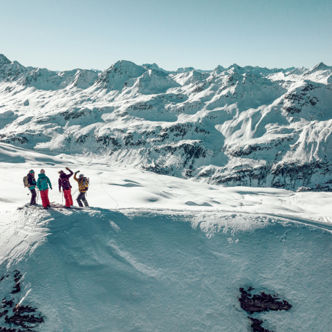 Auf dem Dach der Welt: Skitourenziele soweit das Auge reicht (Foto: © Schweiz Tourismus / Lorenz Richard) Auf dem Dach der Welt: Skitourenziele soweit das Auge reicht