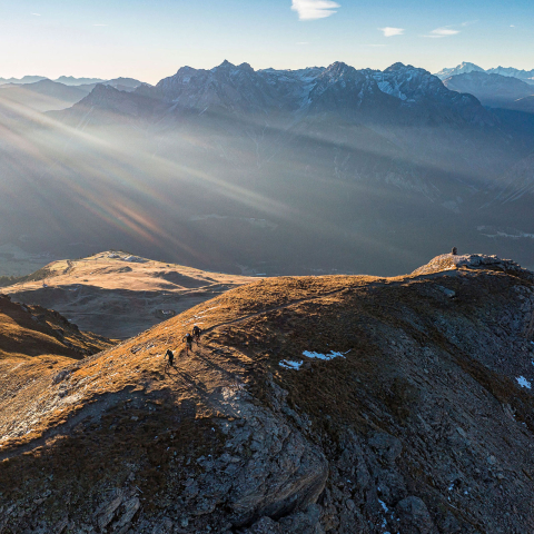 Sonnenaufgang Engadin Sonnenaufgang im Engadin mit Mountainbiker