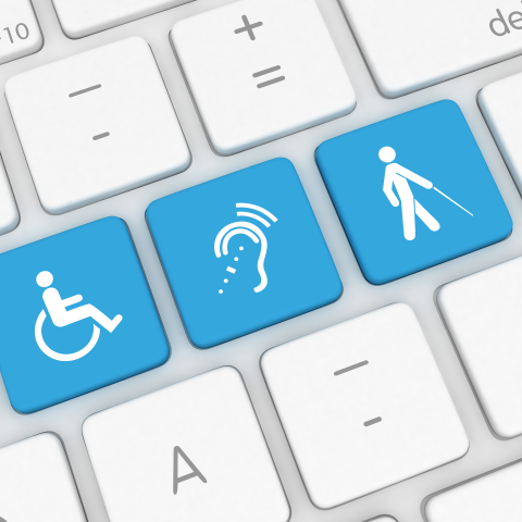 Computertastatur mit drei Piktogrammen, die für motorische, auditive und visuelle Einschränkungen stehen