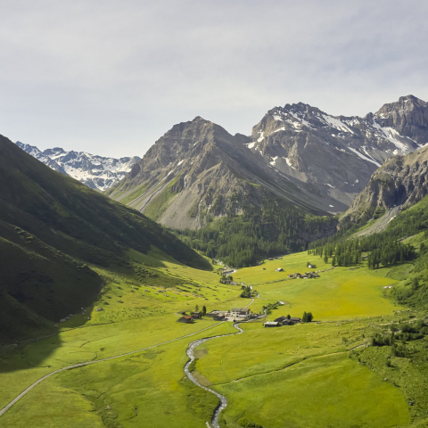 Luftbildaufnahme von Sertig Dörfli