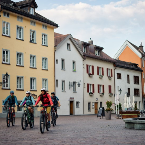 Mountainbiken in der Altstadt Chur (Foto: © E-Alps) Mountainbiken in der Altstadt Chur