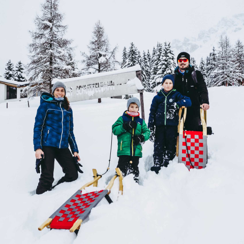Andreas, Jenny, Mato und Milan veranstalteten in Lenzerheide ihre eigene Winterolympiade.  Bild 5: Andreas, Jenny, Mato und Milan veranstalteten in Lenzerheide ihre eigene Winterolympiade.