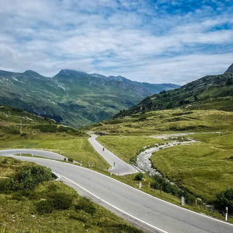 Susi Kraft unterwegs auf dem Rennrad in Graubünden