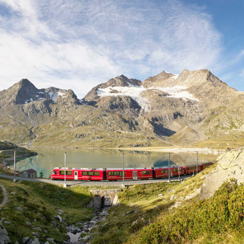 Die Rhätische Bahn auf dem Berninapass (Foto: © Stefan Schlumpf) Die Rhätische Bahn auf dem Berninapass (Foto: © Stefan Schlumpf)