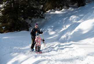 Schneeschuhwandern mit der Familie in Flims Laax Falera Schneeschuhwandern mit der Familie in Flims Laax Falera