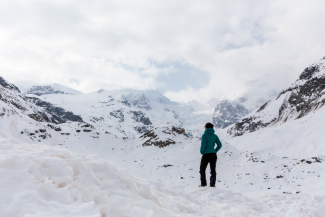 Thalia Wünsche vor dem Morteratsch-Gletscher (Foto: © Thalia Wünsche) Thalia Wünsche vor dem Morteratsch-Gletscher