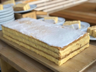 Crèmeschnitte in der Mottahütte (Foto: © Mottahütte Lenzerheide) Crèmeschnitte in der Mottahütte (Foto: © Mottahütte Lenzerheide)