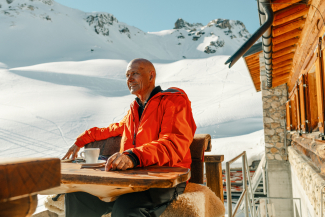 Kaffeepause während der «Snowsafari» (Foto: © Switzerland Tourism / Silvano Zeiter)
