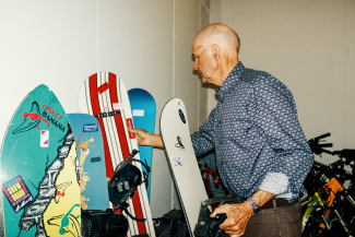 Ueli Lamm with his snowboard selection (Photo: © Switzerland Tourism / Silvano Zeiter) Ueli Lamm with his snowboard selection (Photo: © Switzerland Tourism / Silvano Zeiter)