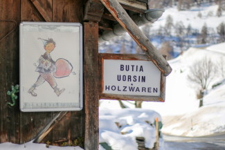 Die Butia Uorsin eingangs Dorf gibt es seit 1977. (Foto: © Nadja Maurer) Die Butia Uorsin in Guarda