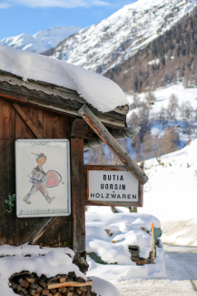 Die Butia Uorsin eingangs Dorf gibt es seit 1977. (Foto: © Nadja Maurer) Die Butia Uorsin in Guarda