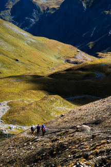 Die Trekkingroute führt an zahlreichen Bergseen vorbei (Foto: © Caroline Fink) Die Trekkingroute führt an zahlreichen Bergseen vorbei