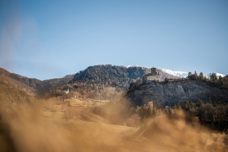 Schloss Ortenstein bei Tomils im Domleschg (Foto: © Marco Hartmann, Graubünden Ferien) Schloss Ortenstein bei Tomils im Domleschg