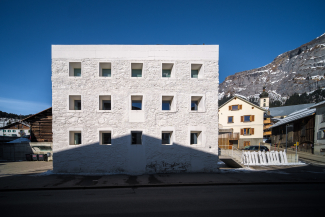 Das Gelbe Haus (Foto: © Dominik Gehl) Das Gelbe Haus