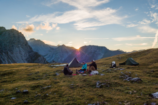 Auch die zweite Nacht verbringen die Teilnehmenden unter freiem Himmel (Foto: © Caroline Fink) Auch die zweite Nacht verbringen die Teilnehmenden unter freiem Himmel