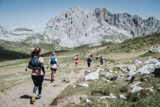 Aufwärts trailrunnen