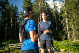 Trailtreff-Leiter Lukas gibt Tipps zur Trailrunning-Technik. (Marco Hartmann) Trailtreff-Leiter Lukas gibt Tipps zur Trailrunning-Technik