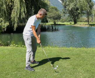 Kilian Bamert beim Abschlag (Foto: © Saturday.and.Sunday) Kilian Bamert beim Abschlag