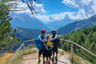 Aussicht von der Alp Grüm ins Puschlav (Foto: © Patrick Dreher, Graubünden Ferien) Aussicht von der Alp Grüm ins Puschlav