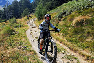 Unterwegs auf der Bernina-Linie (Foto: © Patrick Dreher, Graubünden Ferien) Unterwegs auf der Bernina-Linie