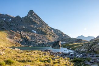 Der kleine See direkt neben der Grialetschhütte. (Foto Nadja Maurer) Der kleine See direkt neben der Grialetschhütte