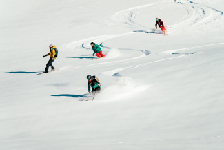 Schwünge im unverspurten Tiefschnee (Foto: © Schweiz Tourismus / Lorenz Richard) Schwünge im unverspurten Tiefschnee