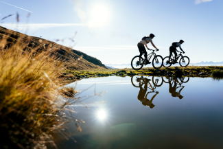 Die Gehrig-Zwillinge geniessen die wunderschöne Natur