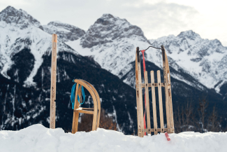Schlitten beim Restorant Vastur bei Sent