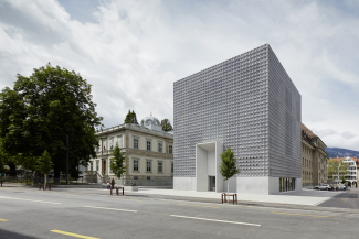 Aussenansicht des Bündner Kunstmuseums Chur mit renovierter Villa Planta und Erweiterungsbau der Architekten Barozzi/Veiga (Foto: © Ralph Feiner) Aussenansicht des Bündner Kunstmuseums Chur mit renovierter Villa Planta und Erweiterungsbau der Architekten Barozzi/Veiga