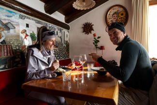 Genussloipe Restaurant mit zwei Personen