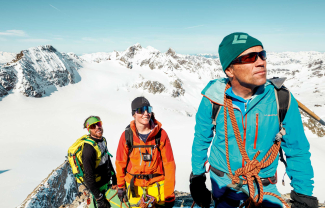 Bergführer Martin Wittmer und seine Gäste vor dem Aufstieg zum Piz Buin (Foto: © Schweiz Tourismus / Stefan Schlumpf) Bergführer Martin Wittmer und seine Gäste vor dem Aufstieg zum Piz Buin