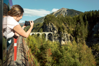 Landwasserviadukt Bernina Express (Foto: © Schweiz Tourismus / Andre Meier) Landwasserviadukt Bernina Express (Foto: © Schweiz Tourismus / Andre Meier)