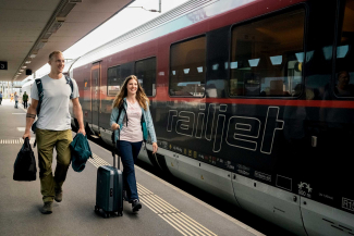railjet (Foto: © Schweiz Tourismus / Andre Meier) railjet (Foto: © Schweiz Tourismus / Andre Meier)