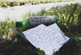 Flaschenpost (© Martin Hoch) Flaschenpost (© Martin Hoch)