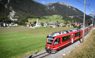 Die Rhätische Bahn bei Bergün (Foto: © Jano Felice Pajarola) Die Rhätische Bahn bei Bergün (Foto: © Jano Felice Pajarola)