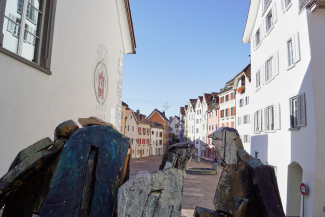 Inmitten der Churer Altstadt erinnert der Arcasplatz an längst vergangene Zeiten. (Foto: Dario Brazerol) Inmitten der Churer Altstadt erinnert der Arcasplatz an längst vergangene Zeiten. (Foto: Dario Brazerol)
