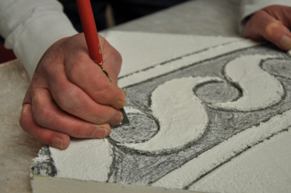 Sgraffito kratzen (Bild: Franco Furger) Sgraffito kratzen (Bild: Franco Furger)