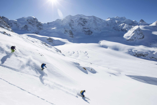 Three freeriders on the glacier run Diavolezza (Photo: © Engadin St. Moritz / Andrea Badrutt) Three freeriders on the glacier run Diavolezza (Photo: © Engadin St. Moritz / Andrea Badrutt)