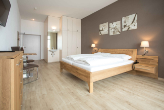 Zimmer im Hotel Miraval (Foto: © Surselva Tourismus AG, nordlichtphoto.com) Zimmer im Hotel Miraval (Foto: © Surselva Tourismus AG, nordlichtphoto.com)