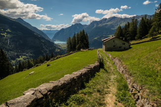 Abstieg in die Valposchiavo (Bild: © Schöne Bergtouren – Das Reise- und Outdoorportal) Abstieg in die Valposchiavo (Bild: © Schöne Bergtouren – Das Reise- und Outdoorportal)