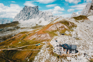 Carschina hut with Drusenfluh in the background (Photo: Martin Merten) Carschina hut with Drusenfluh in the background (Photo: Martin Merten)