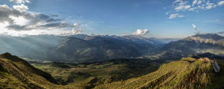 Aussicht vom Piz Mundaun (Foto: © Graubünden Ferien, Andrea Badrutt) Aussicht vom Piz Mundaun (Foto: © Graubünden Ferien, Andrea Badrutt)