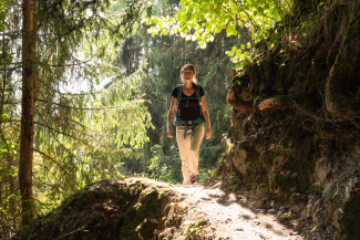 Wanderer in der Surselva (Bild: Martin Hoch) Wanderer in der Surselva (Bild: Martin Hoch)