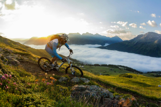 Mountainbiker im Engadin (Foto: © Engadin St. Moritz Tourismus / Markus Gerber) Mountainbiker im Engadin (Foto: © Engadin St. Moritz Tourismus / Markus Gerber)