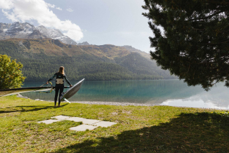 Surferin am dem Silvaplanersee (Foto: © Engadin St. Moritz Tourismus, Filip Zuan) Surferin am dem Silvaplanersee (Foto: © Engadin St. Moritz Tourismus, Filip Zuan)