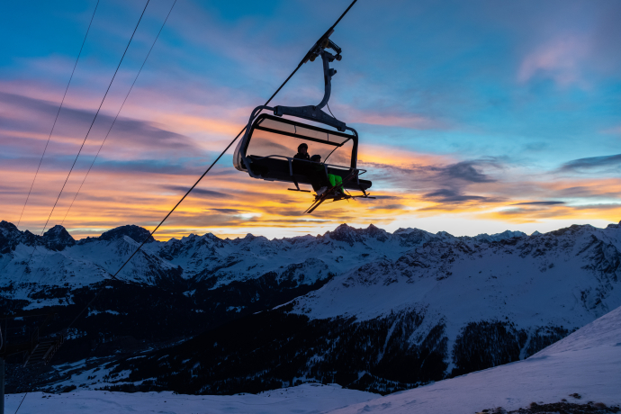 Early Bird Skiing in Savognin (Photo: © Mattias Nutt Photography) Early Bird Skiing in Savognin