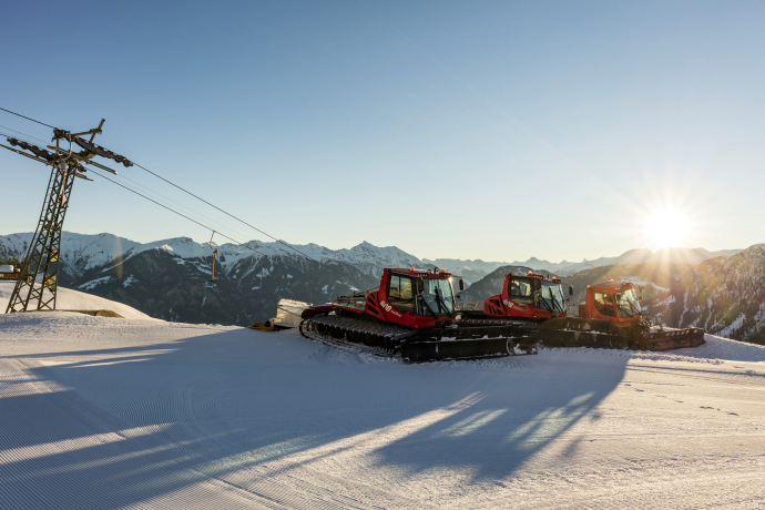 © demateo.com Pistenbullys im Skigebiet Tschappina Heinzenberg, Bild: demateo.com