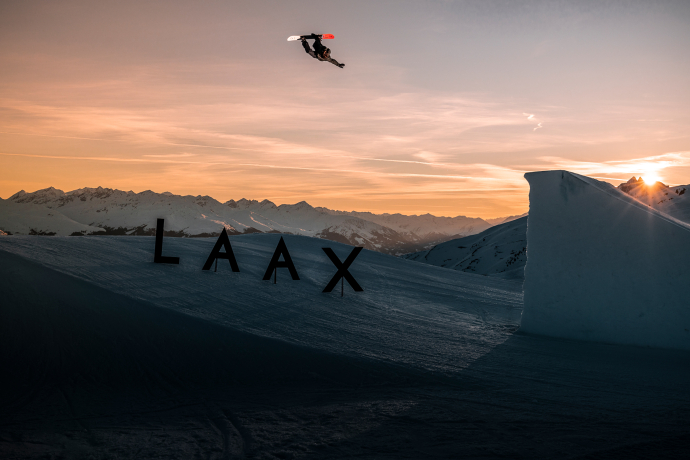 Snowpark LAAX (© LAAX / Simon Gschaider) Snowpark LAAX (© LAAX / Simon Gschaider)