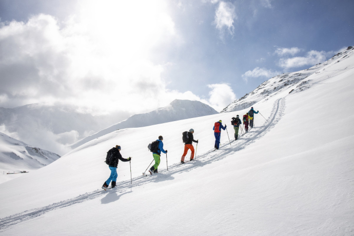 Skitourengänger am Pizolastock (Foto: © Nico Schärer) Skitourengänger am Pizolastock